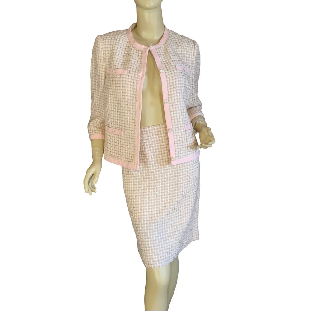 SANDRA PINK & BEIGE TWEED SKIRT SUIT WITH GROSGRAIN RIBBON TRIM (12P) - Picture 5 of 15